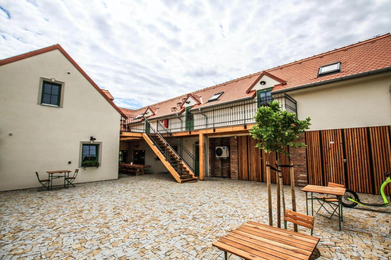 Penzion a bistro Starý kopec Znojmo Esterno foto